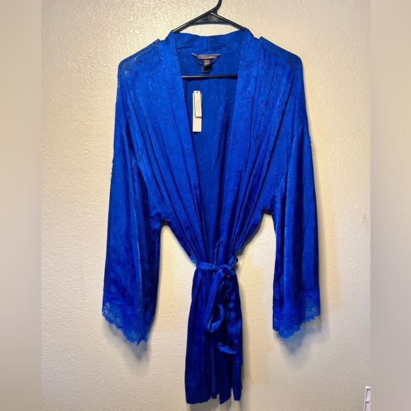 Victoria’s Secret satin robe - Picture 3 of 8